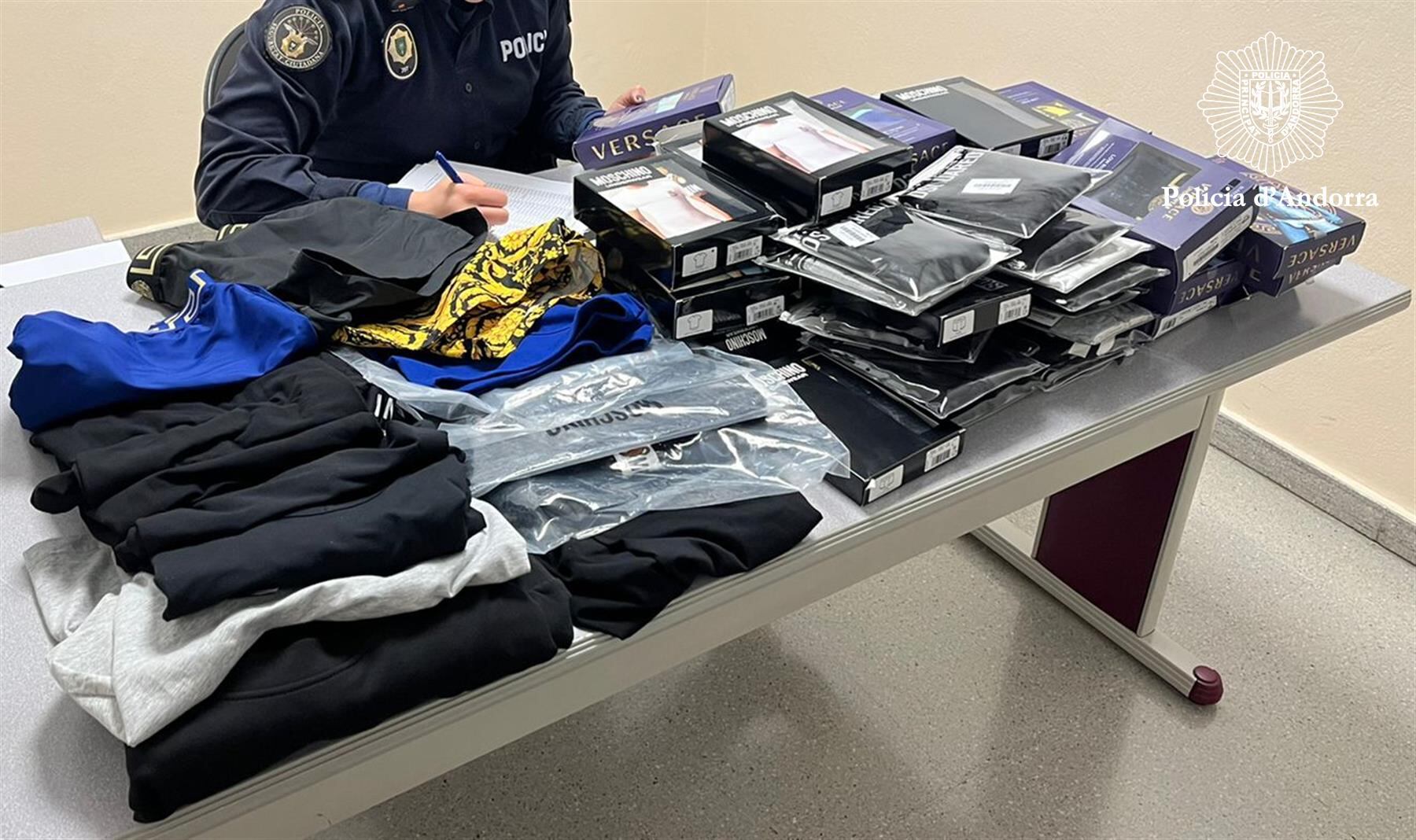 Els detinguts eren dos homes i dues dones