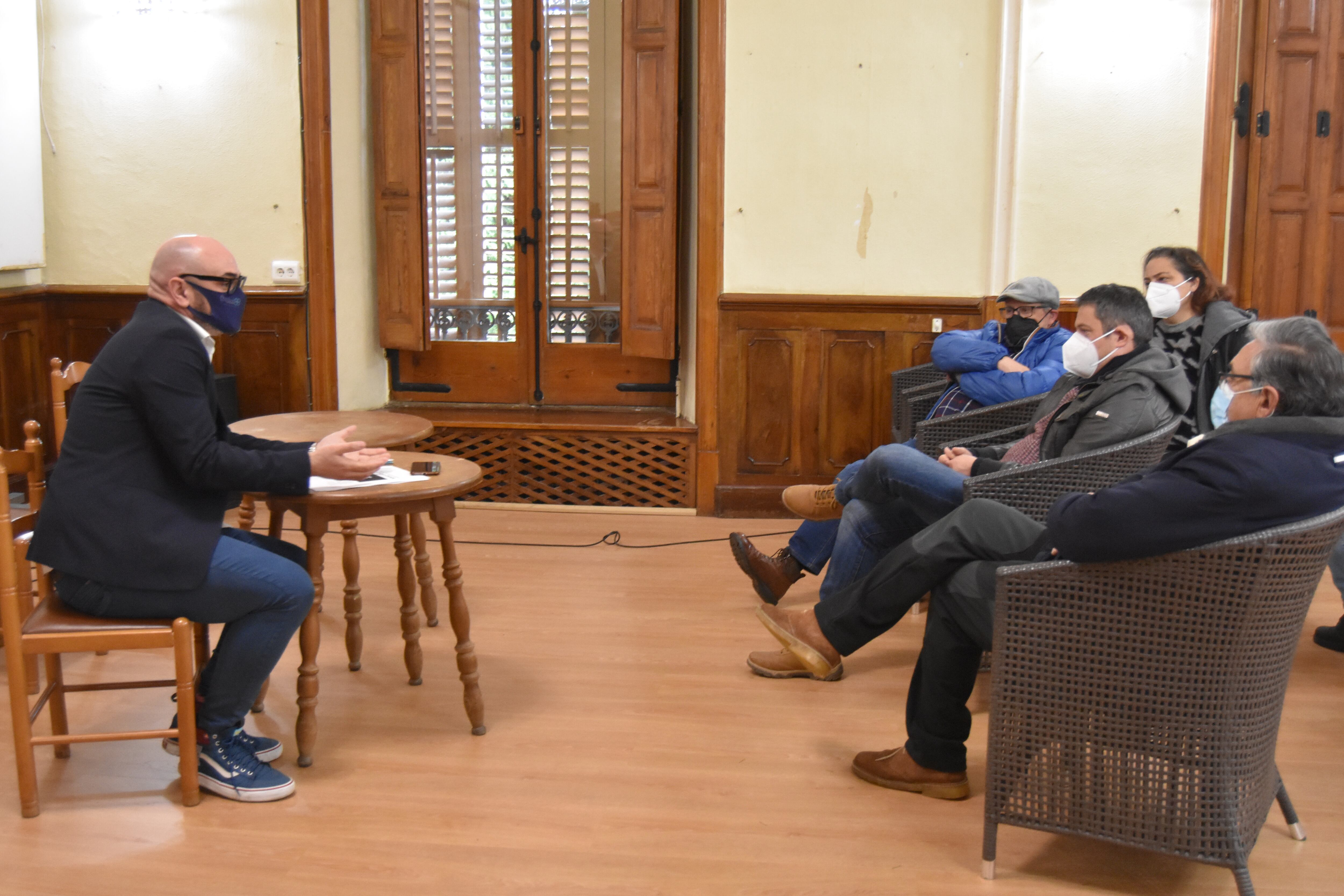 Efrén Castro durante a reunión coa hostalaría sarriana