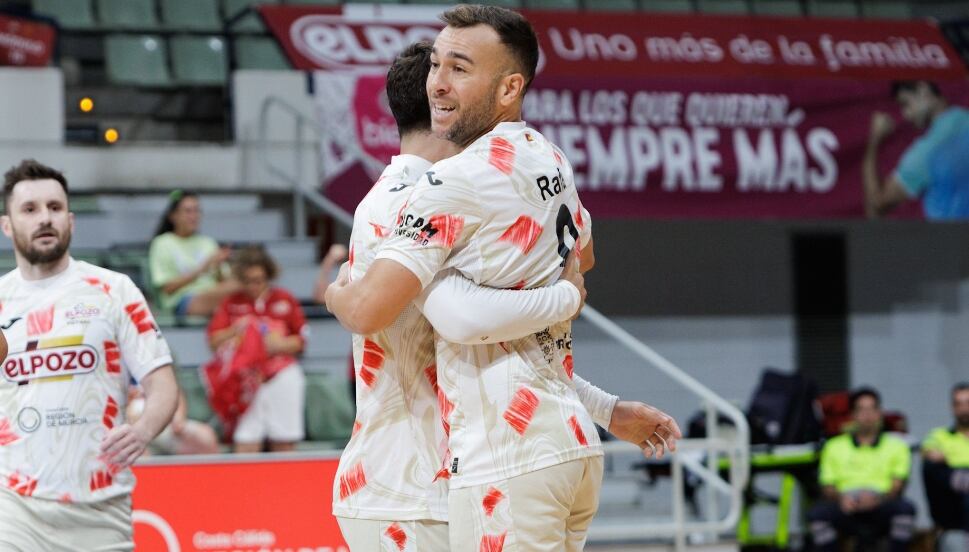 Rafa Santos celebra la apertura del marcador