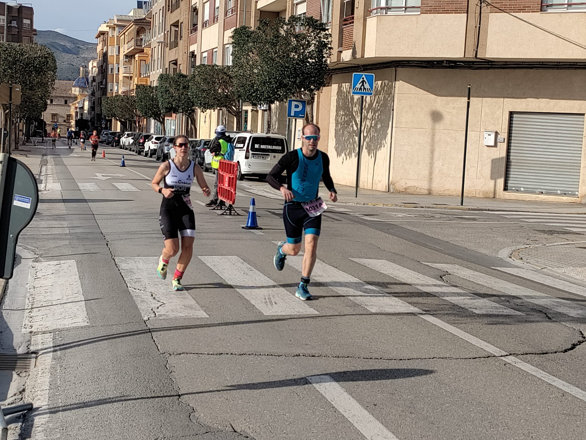 Foto del duatló ciutat d'Ontinyent a la seua recta final // Alexis Robledillo