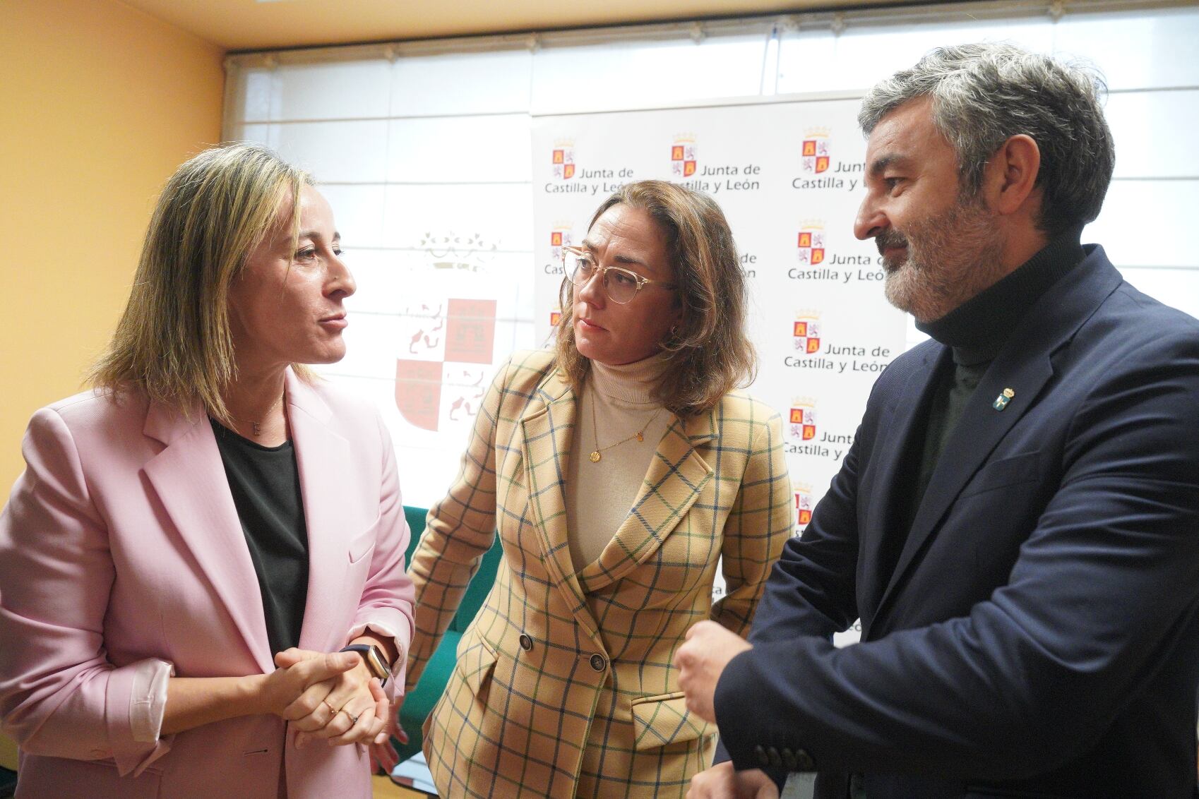 La consejera de Galicia, Ethel Vázquez, la de Castilla y León, María González y el del Principado de Asturias, Alejandro Calvo