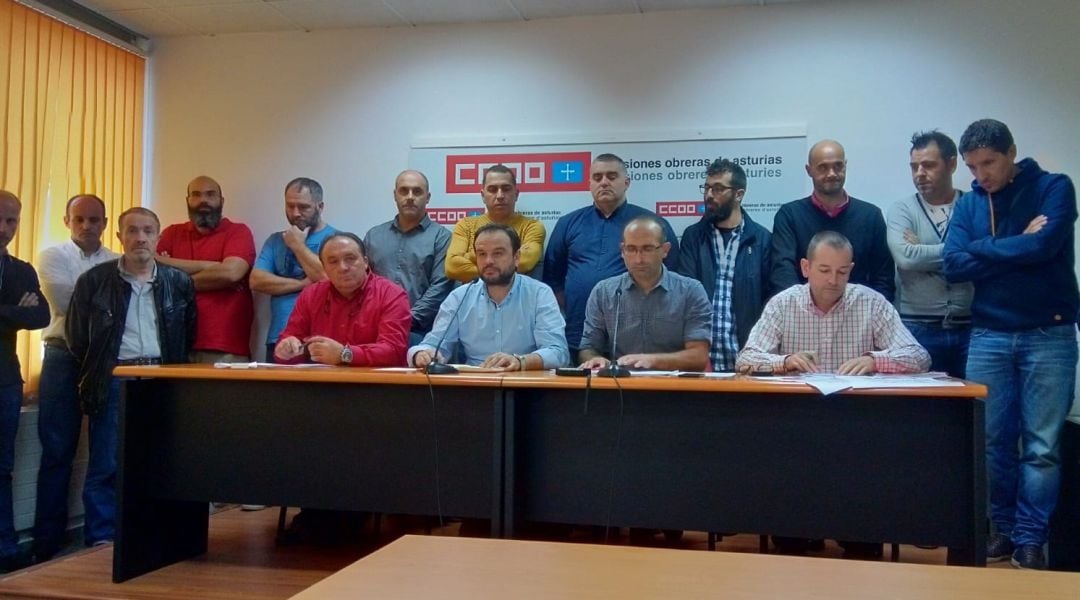 Los representantes de UGT y CCOO de Industria en la rueda de prensa convocada para hacer pública la convocatoria de huelga en el sector del metal.