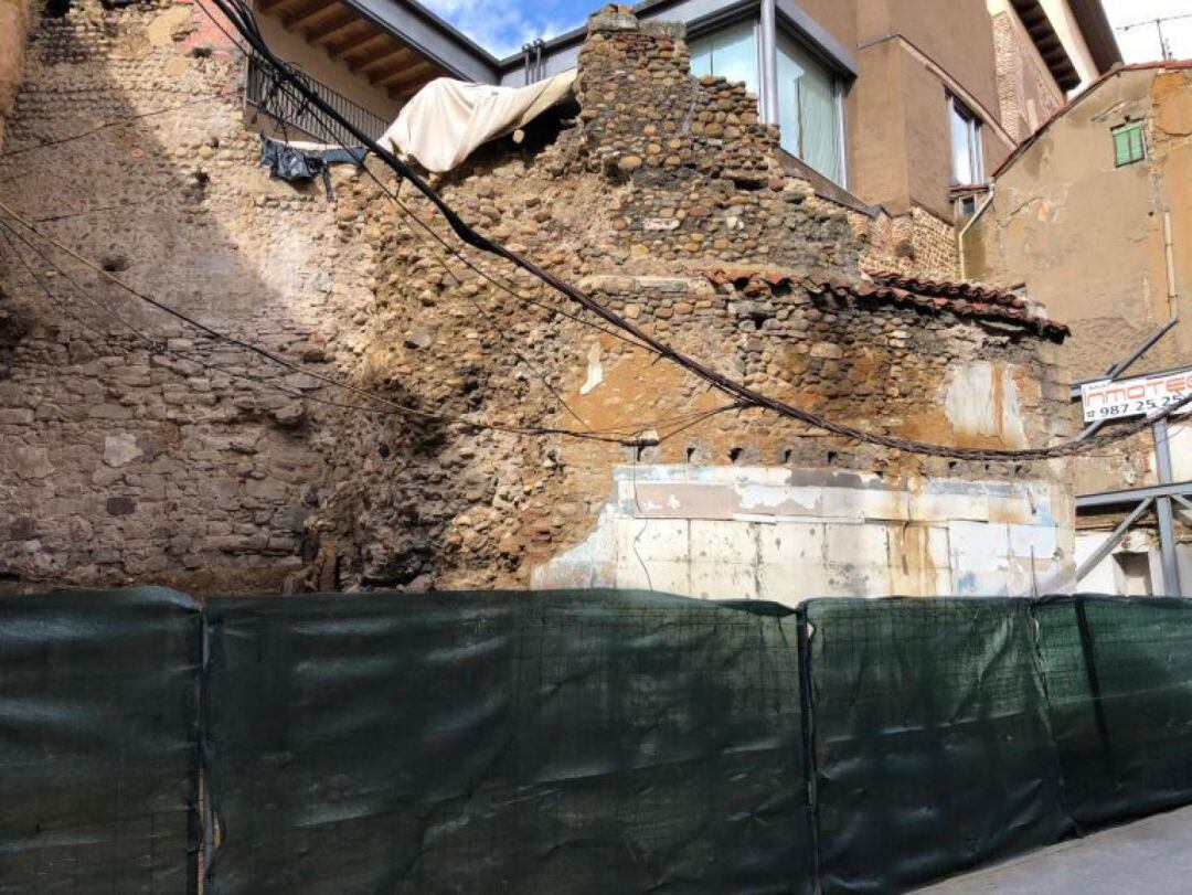 Obras en los cubos de la calle Conde Rebolledo 