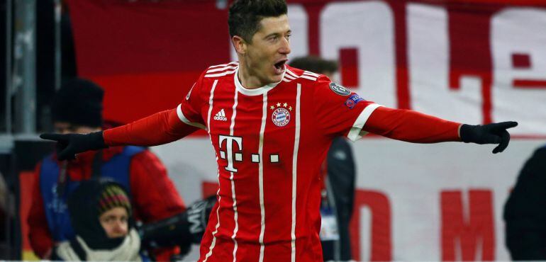 Robert Lewandowski celebra un gol con el Bayern.