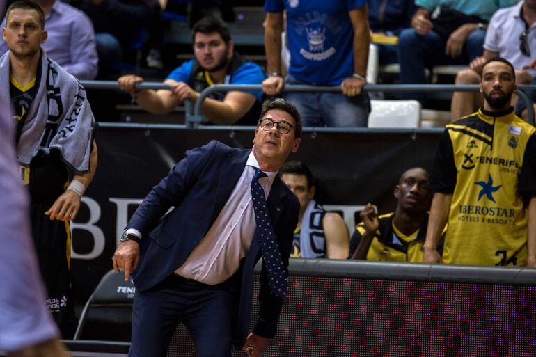 El técnico del Iberostar Tenerife augura un partido duro ante UCAM Murcia