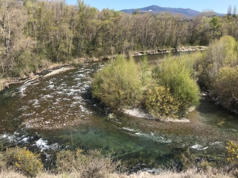 El río Aragón está llegando al límite de su caudal ecológico en Jaca
