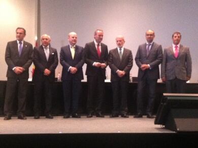 Los rectores, el president Fabra y el conseller de Economía en la firma del Banco de Patentes