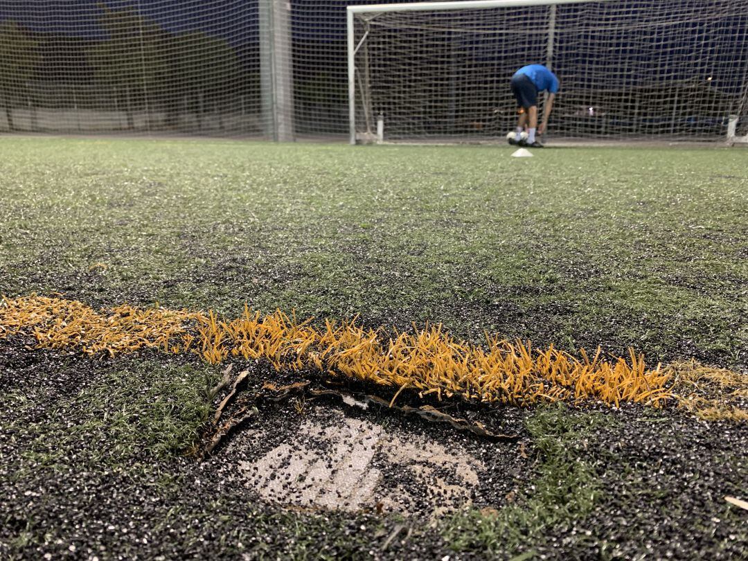 Desperfectos en los campos de fútbol del Roís de Corella de Gandia. 