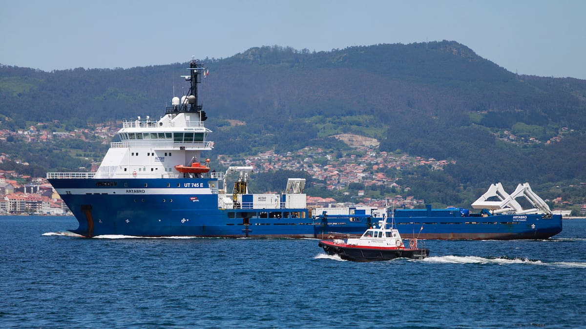 El Ártabro ya navega rumbo al Villa de Pitanxo