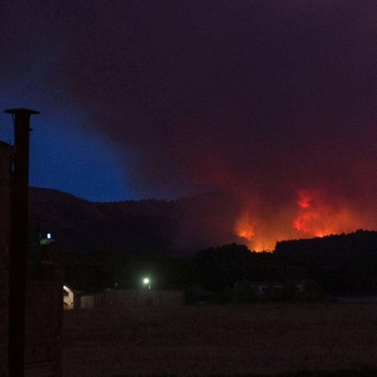 Els Bombers aconsegueixen perimetrar el 90 per cent de l'incendi de Santa Coloma de Queralt
