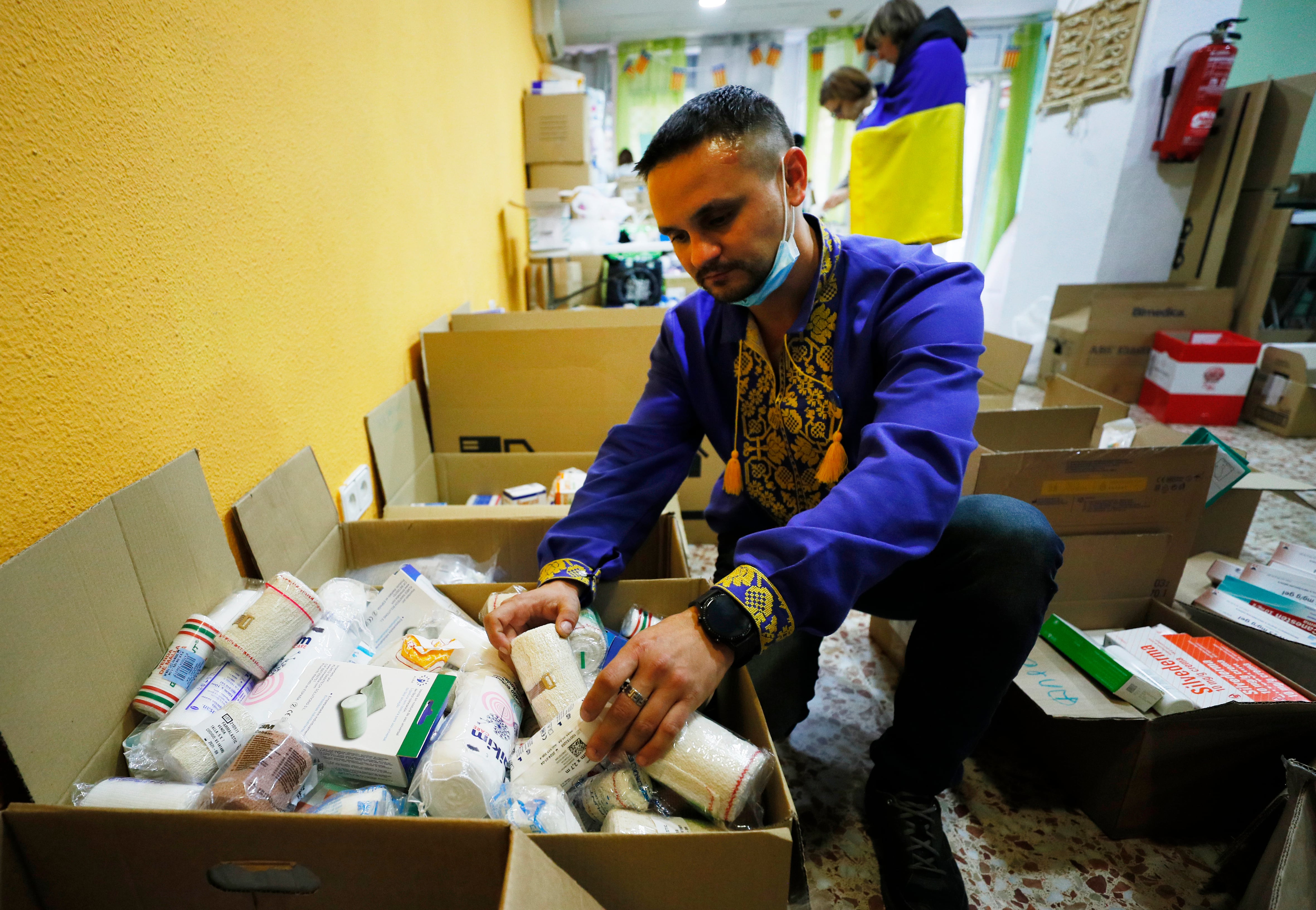 Una organización de scouts ucranianos denominada Plast, con sede en València, está coordinando la recogida de medicamentos necesarios en el frente de Ucrania y ha logrado enviar ya una furgoneta repleta de ellos