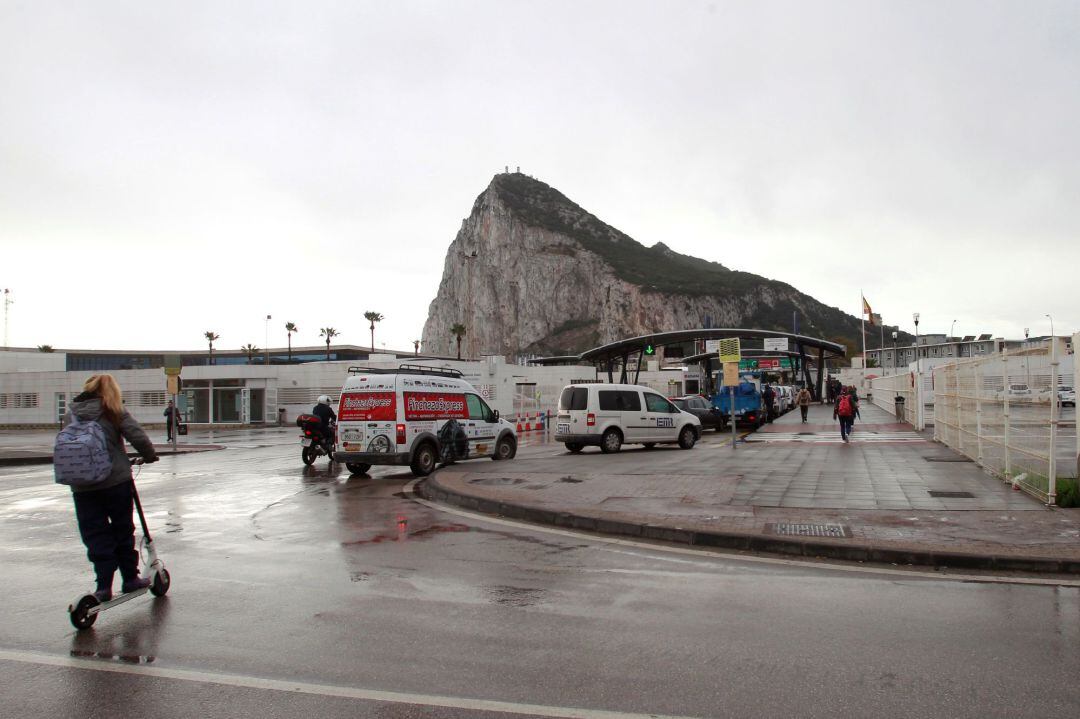 La entrada a Gibraltar desde La Línea, en una imagen de esta mañana.