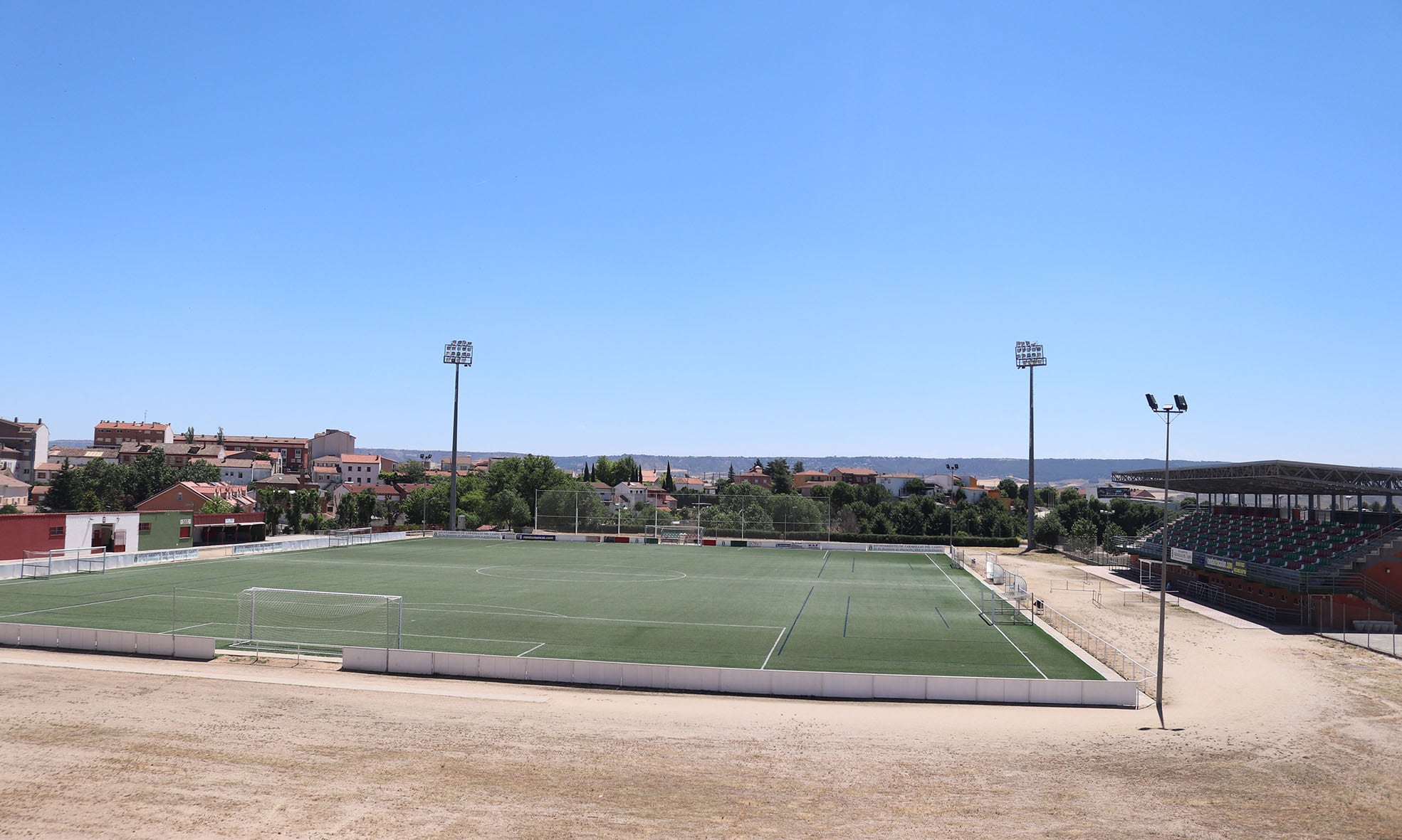 Campo de fútbol principal del complejo Ramiro Almendros de Cabanillas del Campo