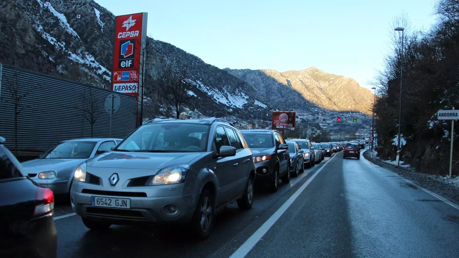 Cues de sortida d&#039;Andorra un pont de la Puríssima en una imatge d&#039;arxiu.