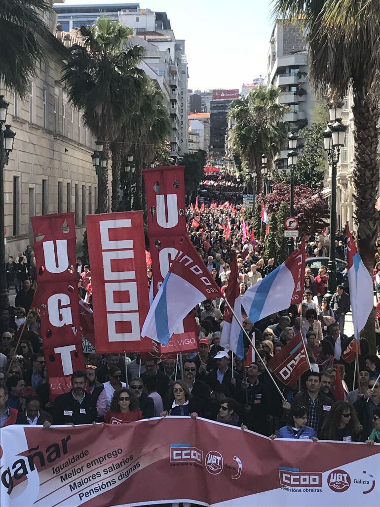 Manifestación conjunta de CCOO y UGT en Vigo