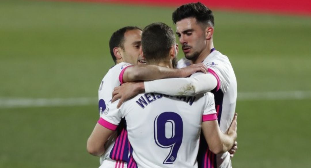 Kike celebra el gol de Getafe con Nacho y Weissman