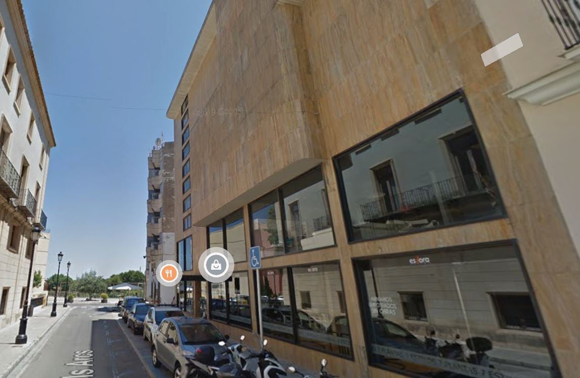 Fachada del futuro hotel, en la calle de Els Arcs