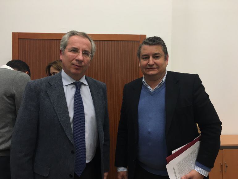 El Subdelegado del Gobierno en Cádiz, Javier de Torre y el Delegado del Gobierno en Andalucía Antonio Sanz ( de izquierda a derecha).