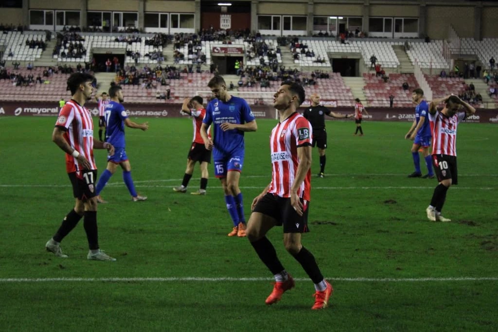 UD Logroñés y CD Calahorra empataron sin goles en el partido de la primera vuelta / UD Logroñés