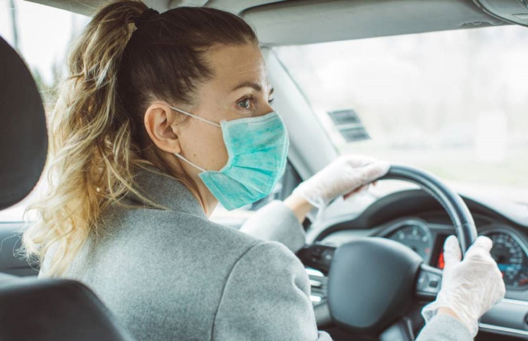 Mujer al volante