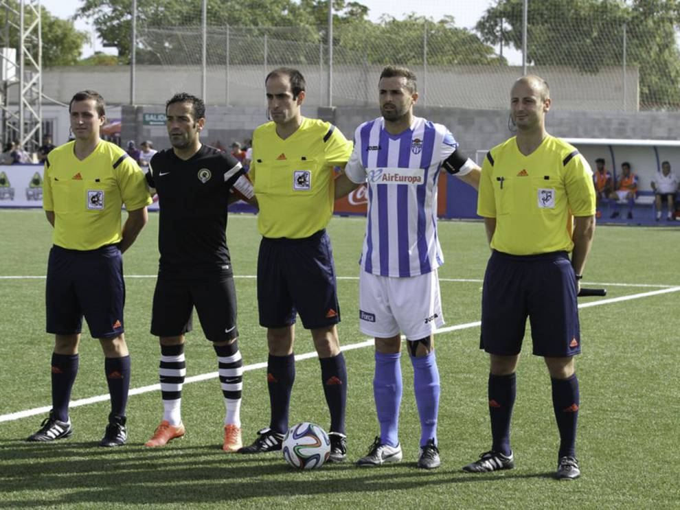 Paco Peña, capitán del Hércules, frente al At. Baleares en la temporada 2016/17