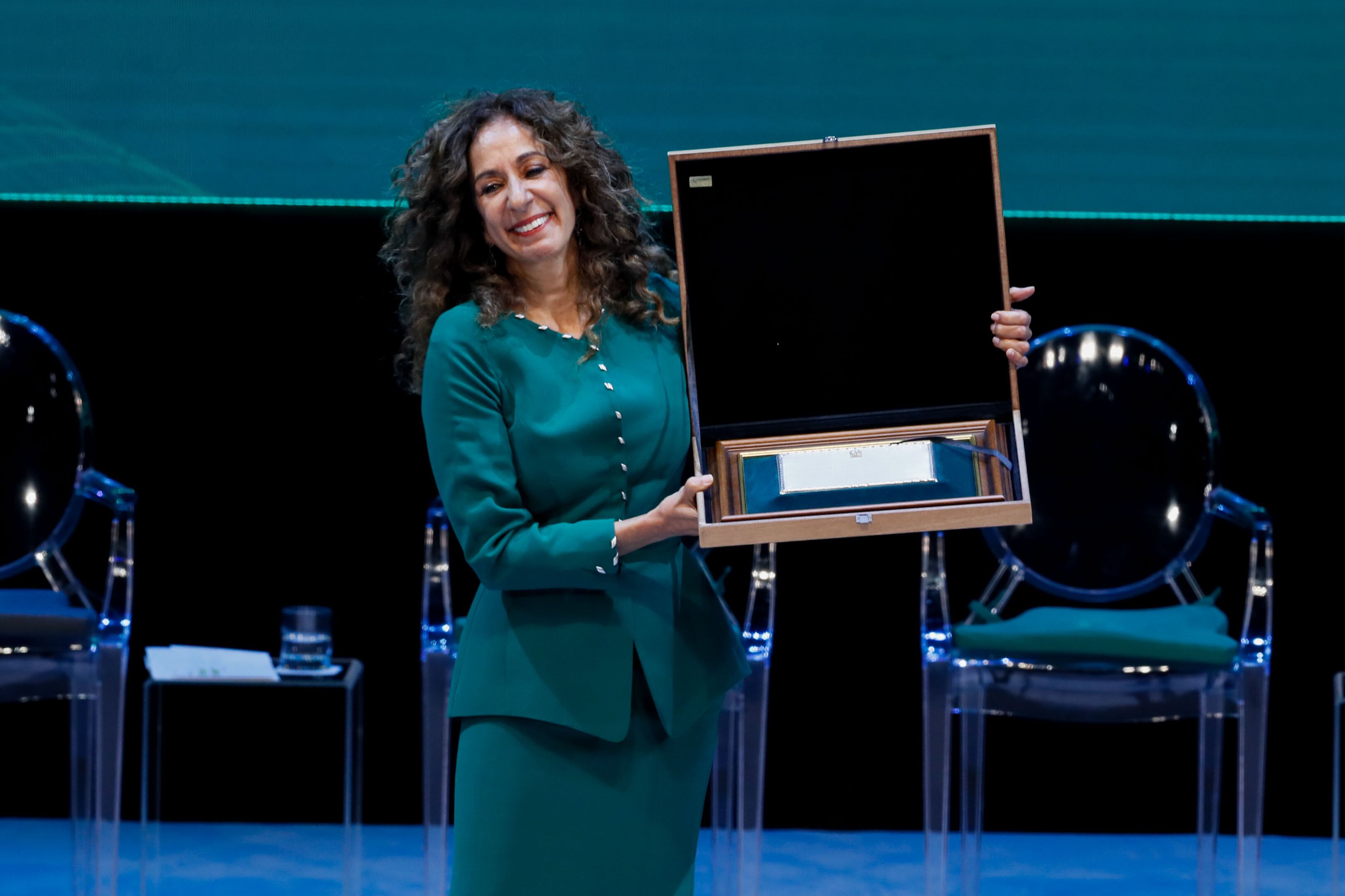 La cantante Rosario Flores recibe el título de Hija Predilecta otorgado a su madre, Lola Flores, a título póstumo durante el acto institucional con motivo del Día de Andalucía