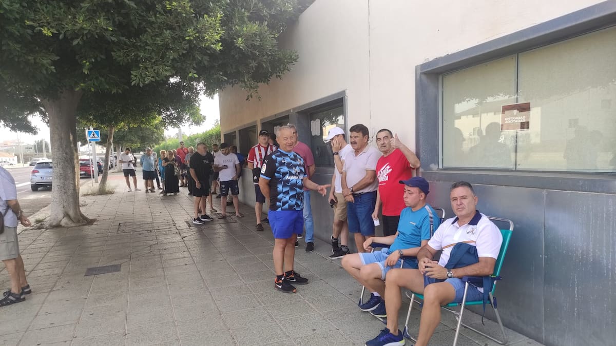 ¡¡¡Colas para renovar el abono!!!