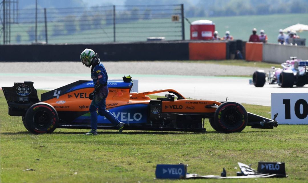 Lando Norris, tras el accidente con su McLaren.