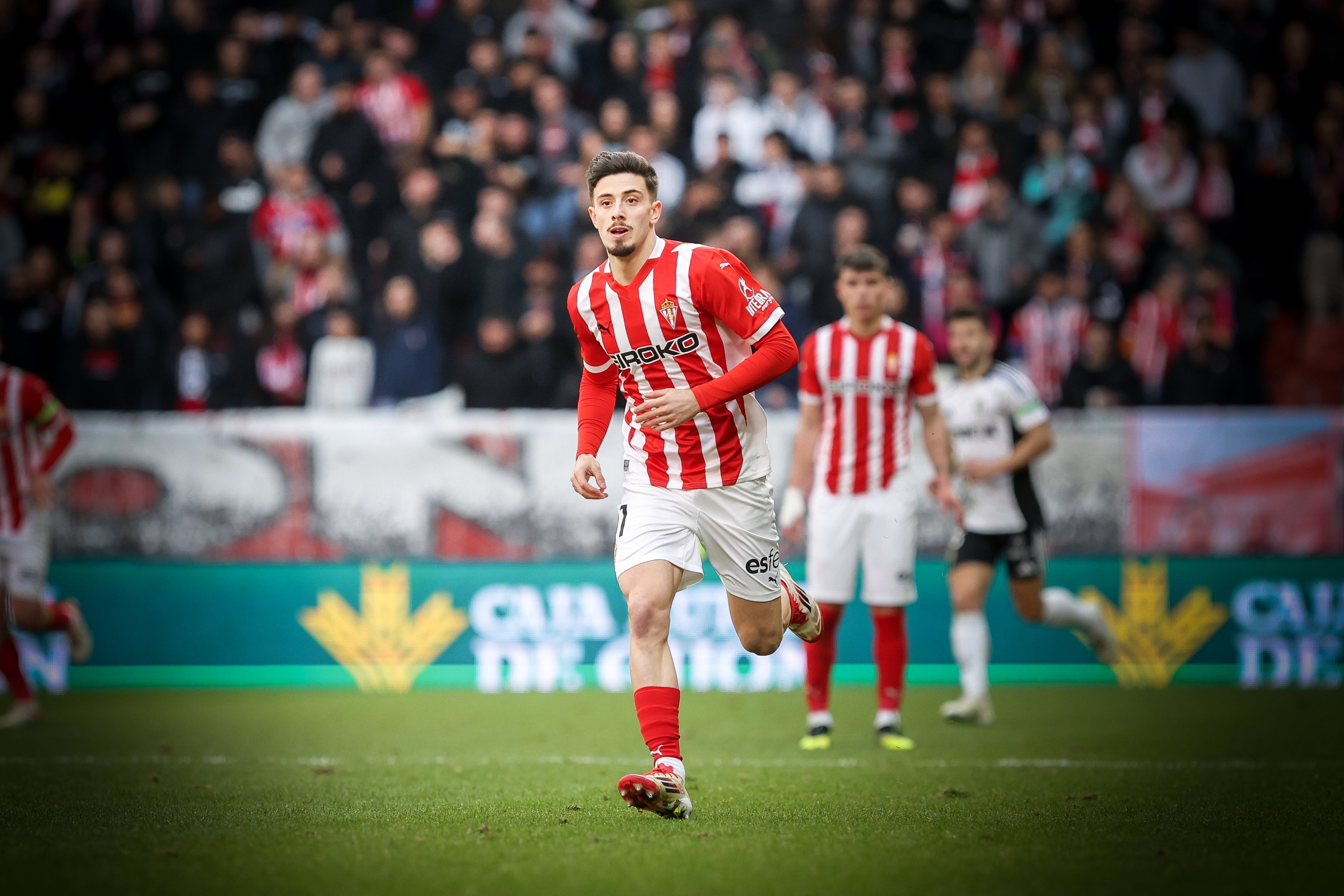 Nico Serrano, durante su primer partido con el Sporting