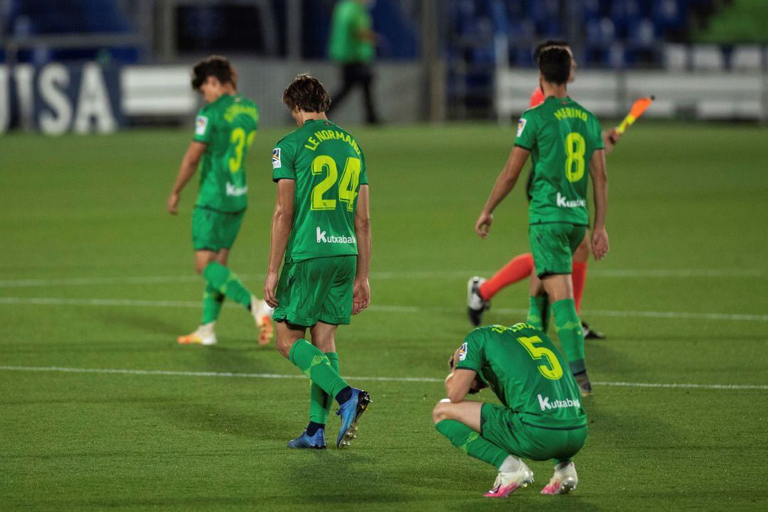 Desesperación de los jugadores de la Real tras perder en Getafe
