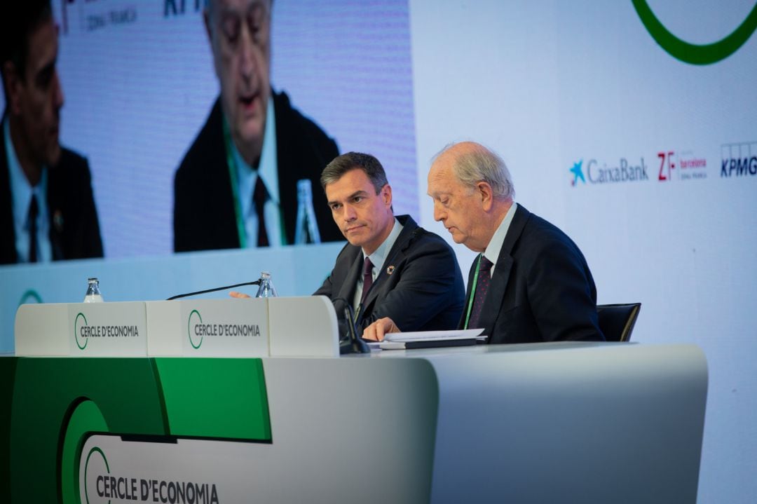 Clausura de la XXXV Reunión del Círculo de Economía con su presidente, Juan José Brugera, y el presidente del Gobierno en funciones, Pedro Sánchez