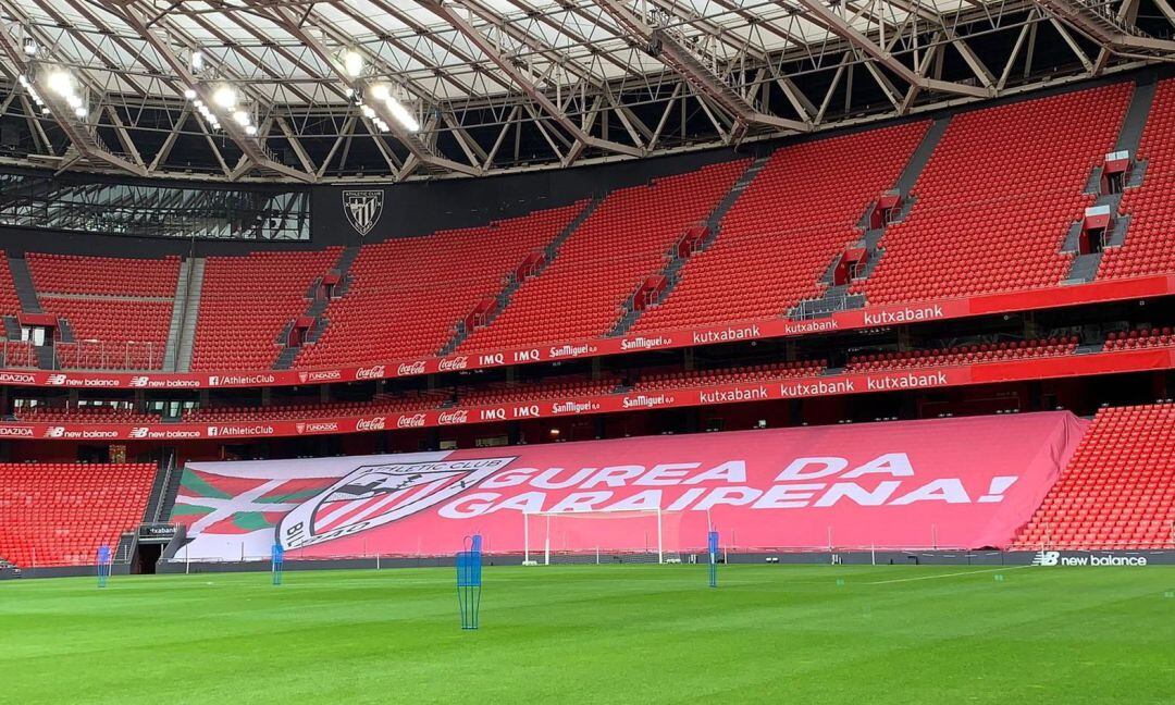 Estadio de San Mamés decorado con motivo de la vuelta a la competición de fútbol y enfrentará al Athletic frente al Atlético de Madrid el próximo Domingo