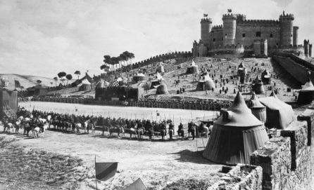 Rodaje de la película &quot;El Cid&quot; en el castillo de Belmonte, Cuenca. Aquí Charlton Heston aseguraba ver la imagen de una mujer que se aparecía en una de las torres, según el libro &quot;50 lugares mágicos de CLM&quot;