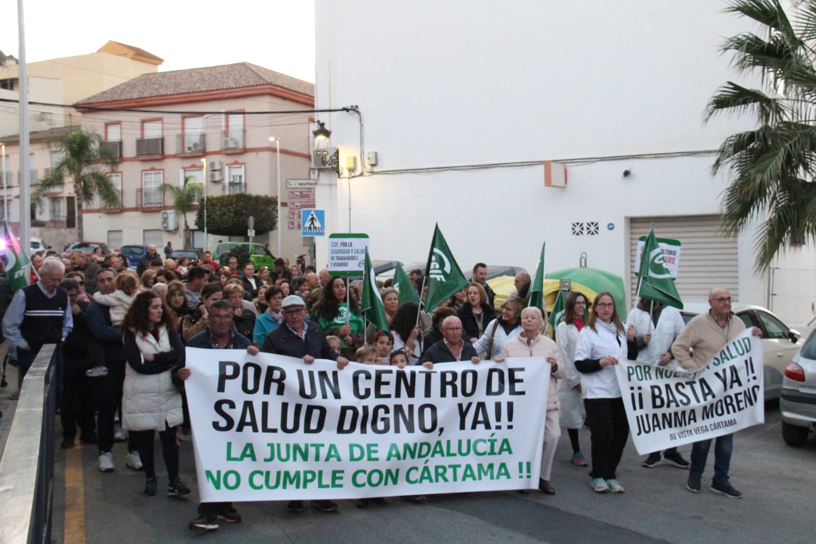 Protesta a las puertas del Centro de Salud de Cártama