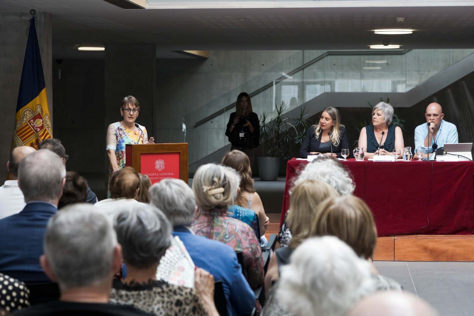 Presentació del llibre de Francina Pons al Consell General.