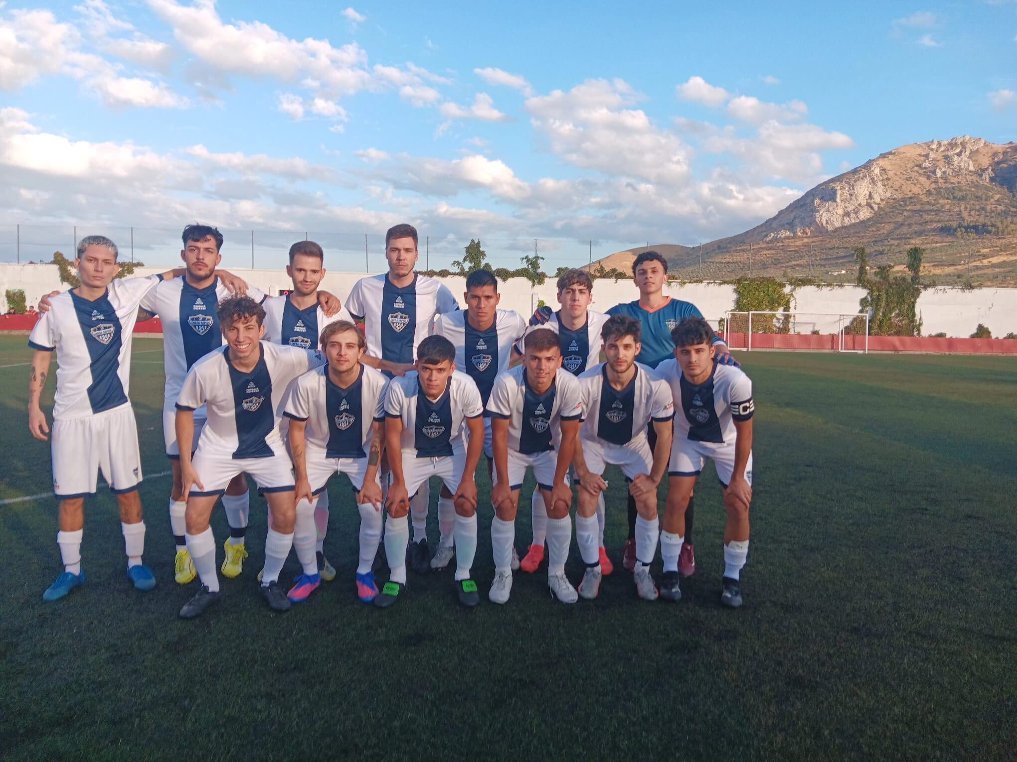 Plantilla del Úbeda Rapids ante el Jódar C.F., en su primer partido