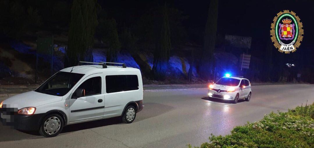 Coche interceptado en la carretera de Granada.