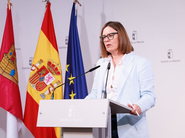 La consejera portavoz del Gobierno regional, Esther Padilla, comparece en rueda de prensa, en el Palacio de Fuensalida