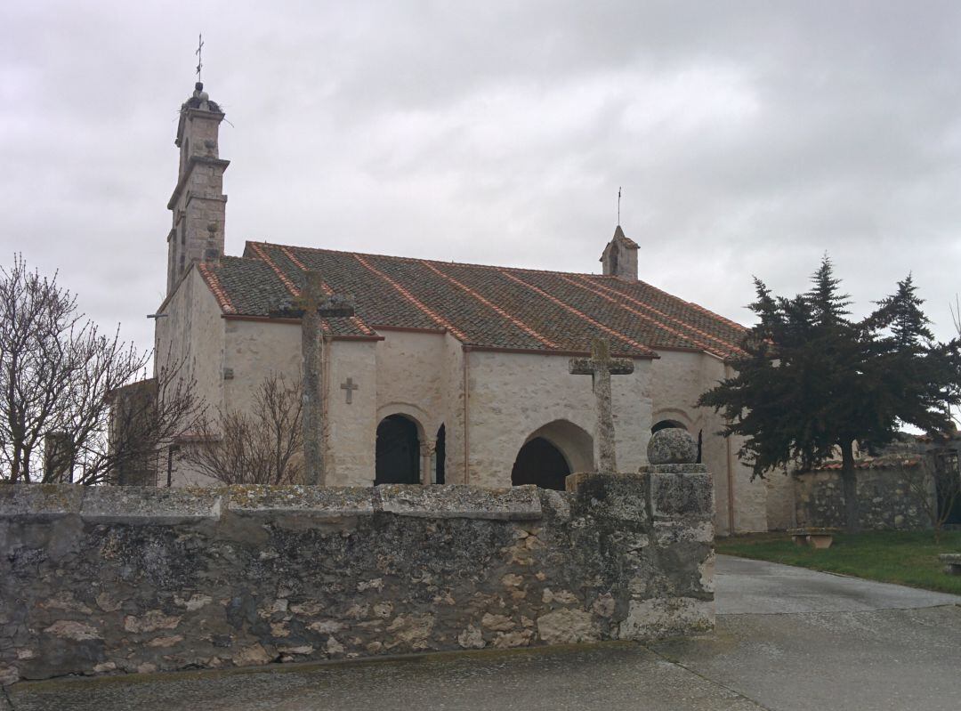 Iglesia parroquial de Frumales (Segovia) donde desapareció la pila bautismal románica en 1958