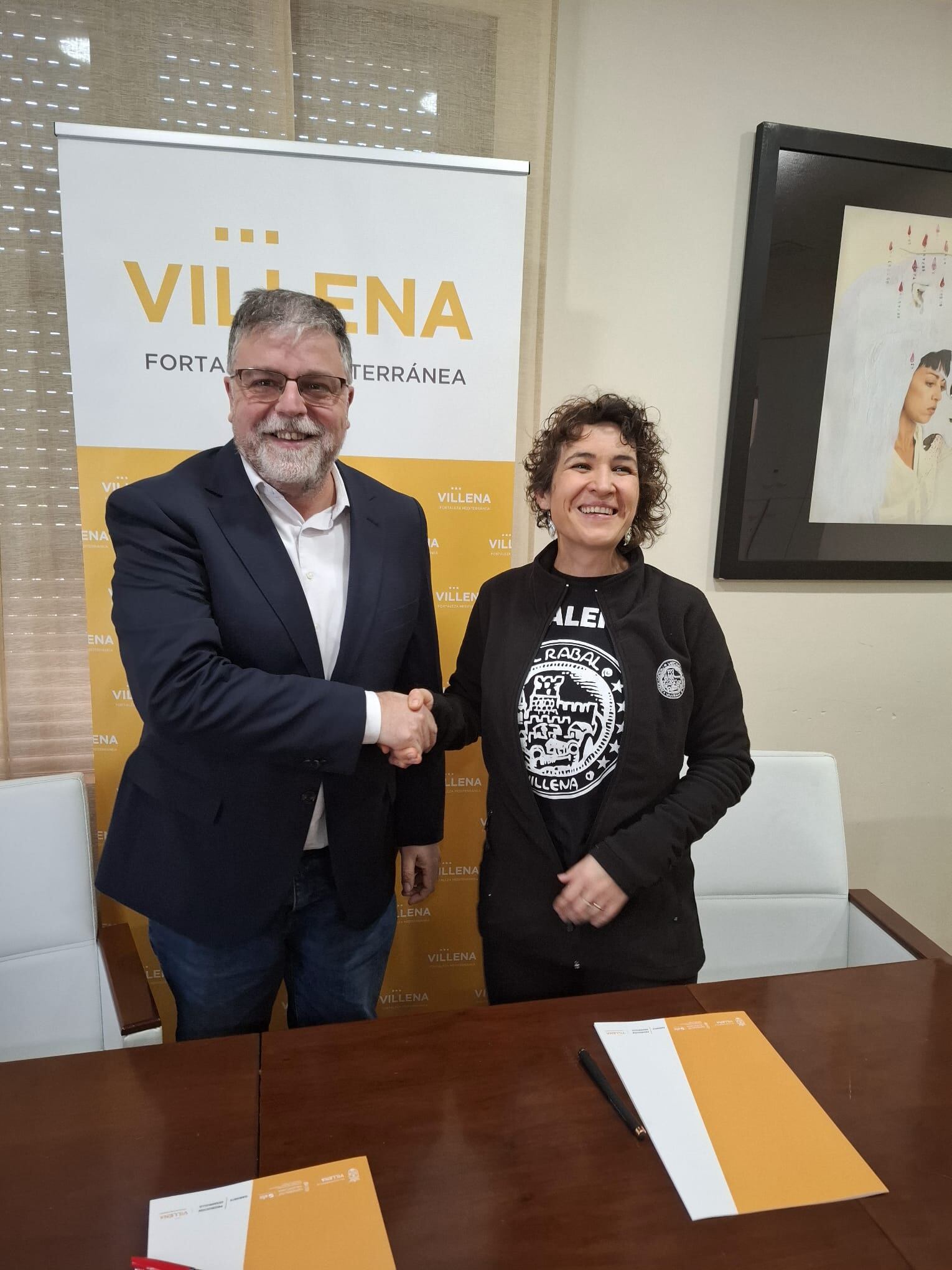El alcalde, con la presidenta de la AA.VV El Rabal