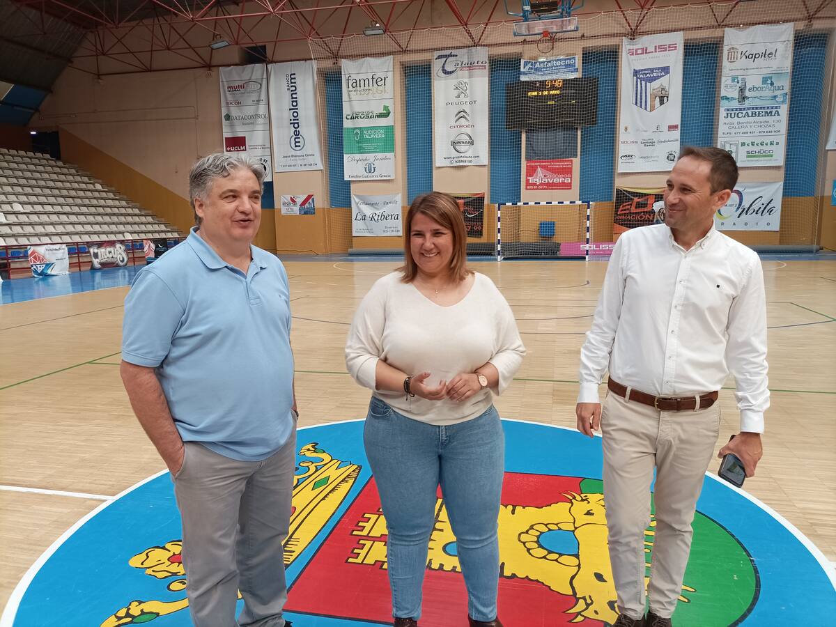 Tita García hablando sobre la remodelación de la pista de pabellón Primero de Mayo