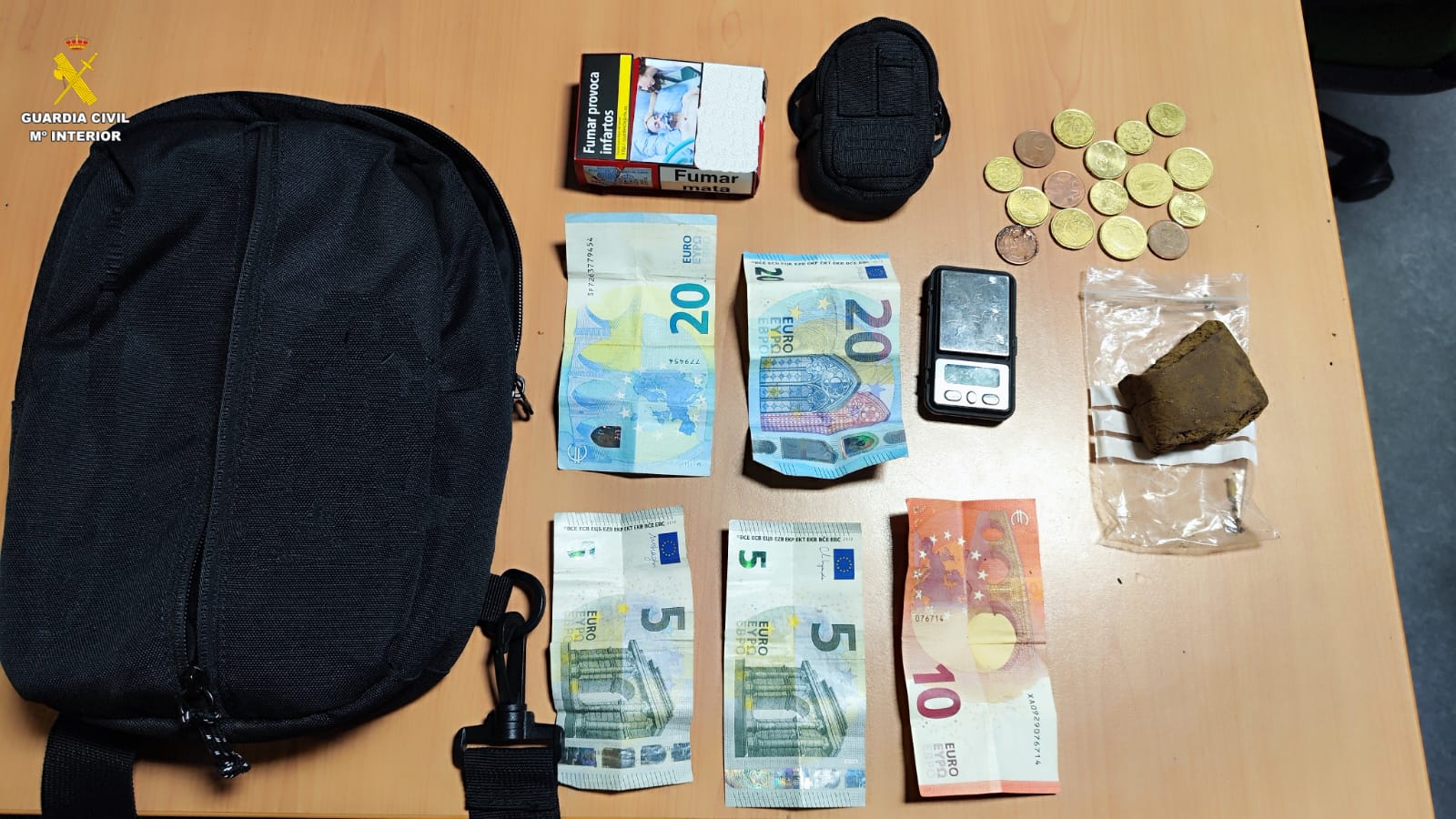 La Guardia Civil incautó la droga y el dinero del detenido. Foto: Guardia Civil