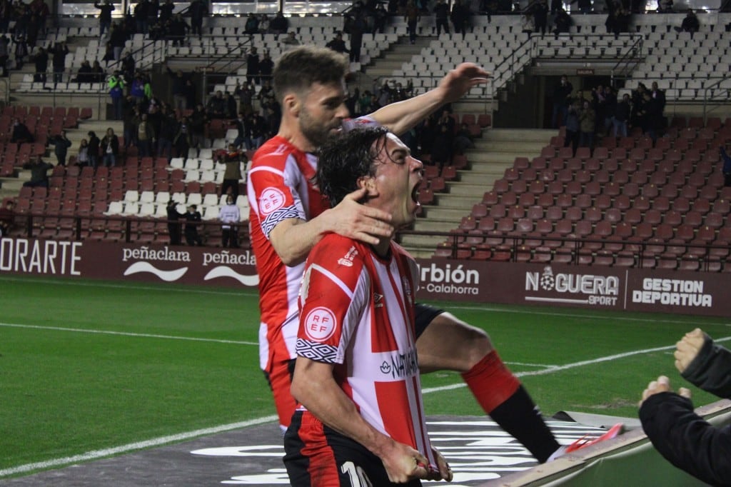 Guarrotxena y Rodri celebran un tanto con el Logroñés