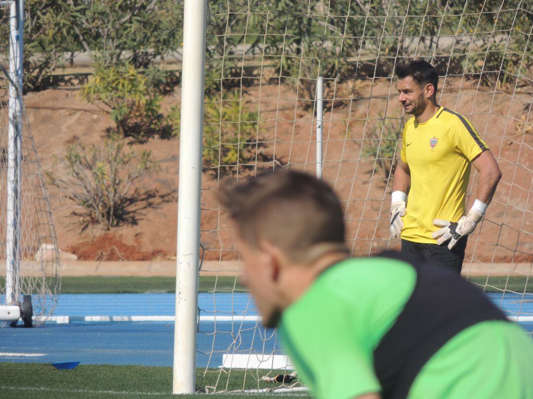 René en el campo Anexo.