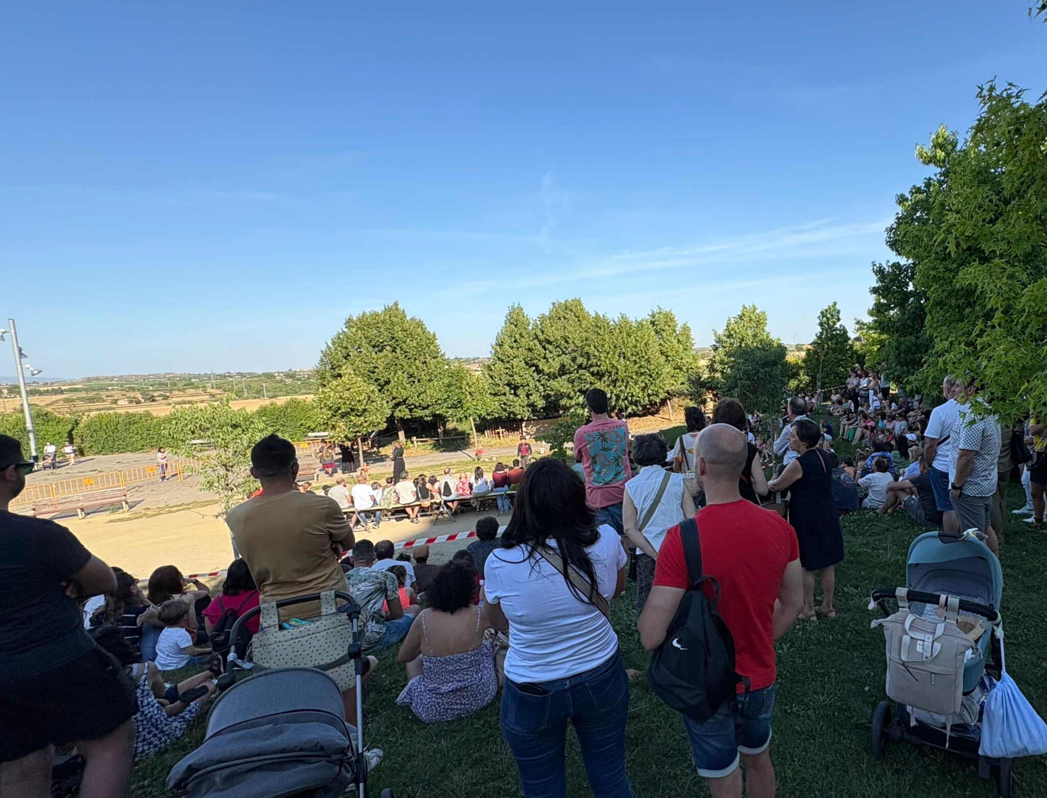 Público abarrotando la plaza. Imaginaria 2025.