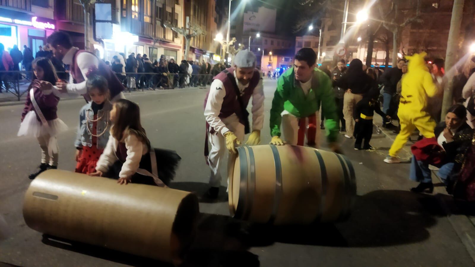 Desfile de Carnaval en Aranda 2023, disfraz carrera de barricas