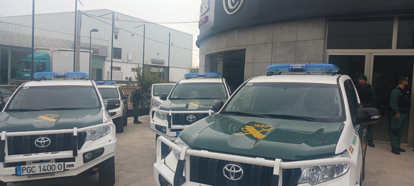 Coches de la Guardia Civil en la avenida Sant Josep de Ibiza