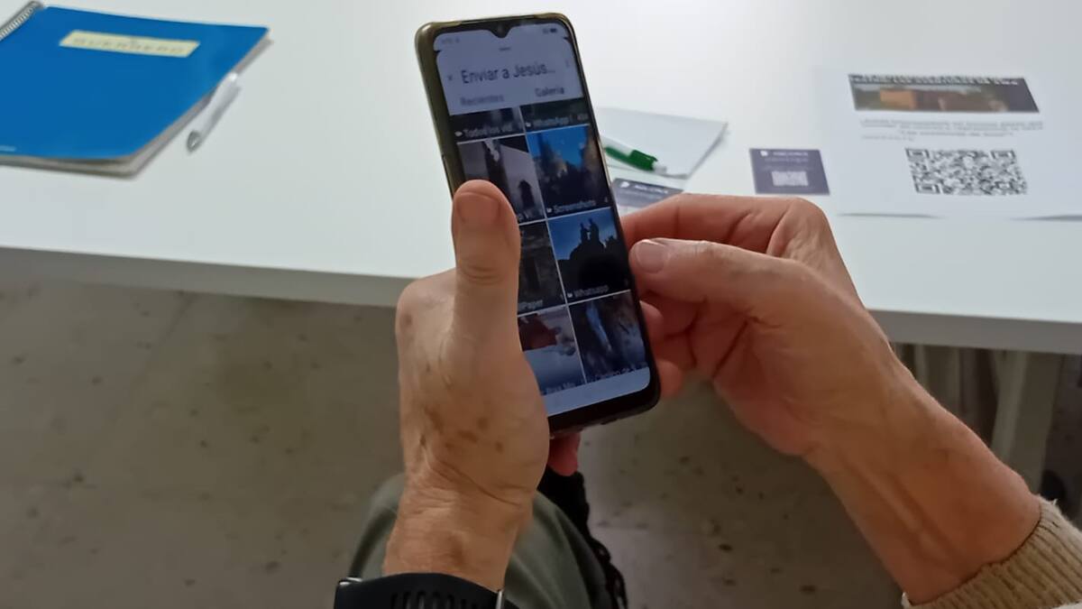 Objetivo: normalizar el uso de los móviles entre los mayores