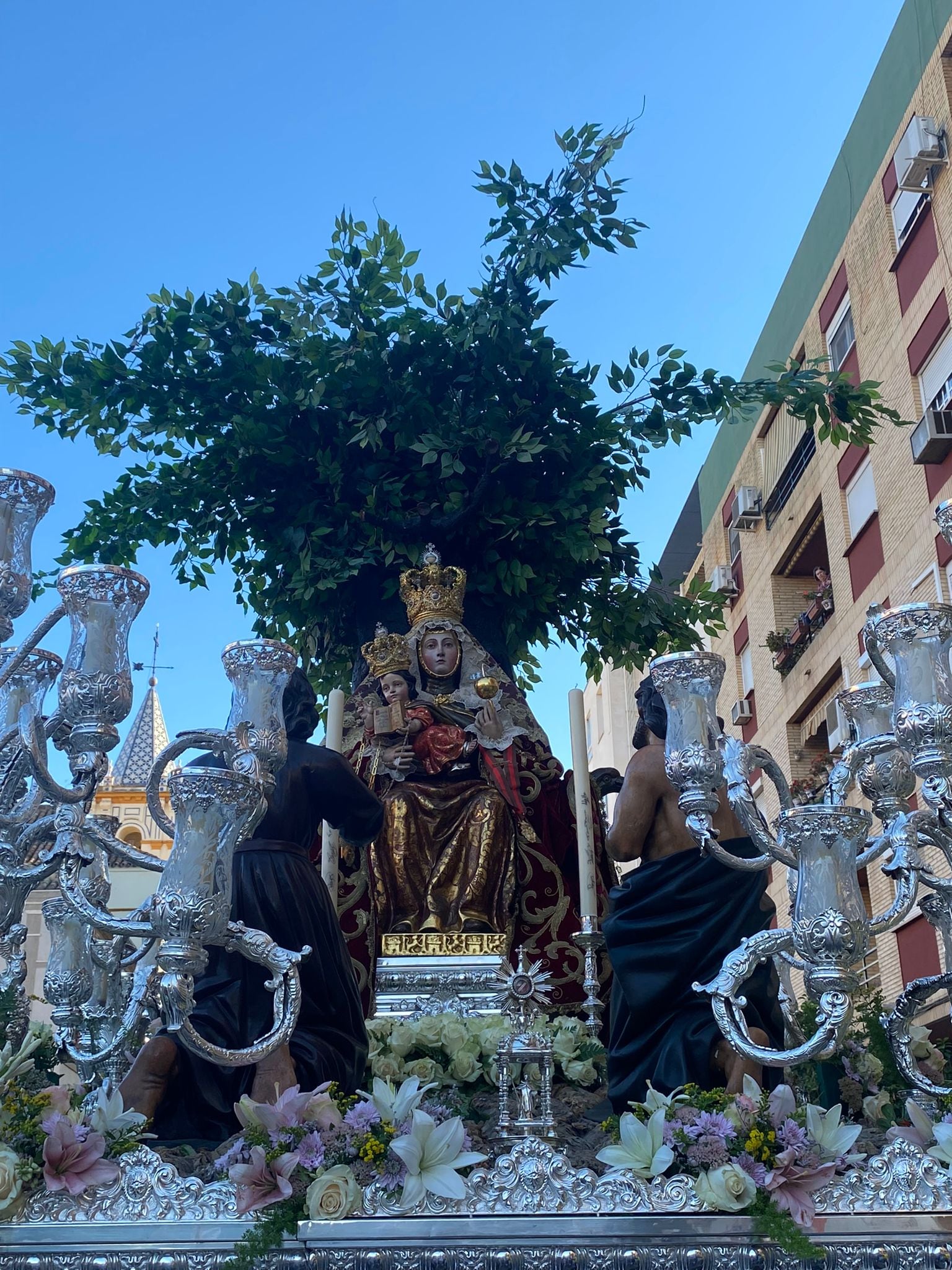 La Virgen de Valvanera procesiona este sábado desde la Parroquia de San Benito