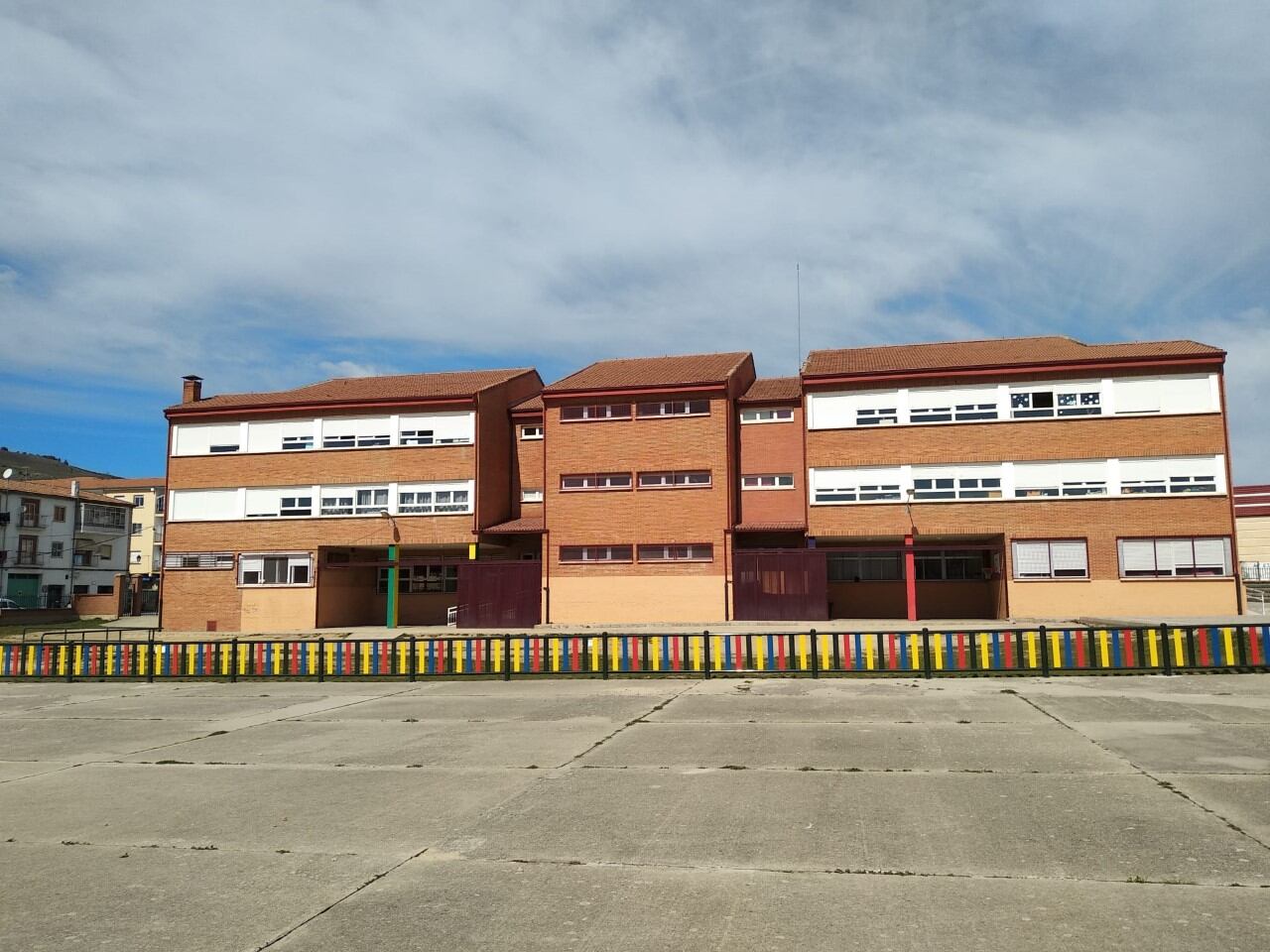 Patio del CEIP &#039;Juan Arrabal&#039; de El Barco de Ávila